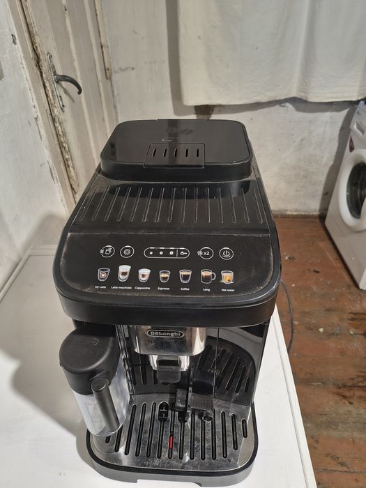 кавомашина Delonghi Magnifica Evo