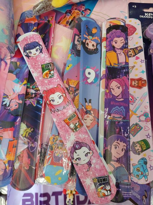 Conjunto de 12 pulseiras K-POP. Novas e embaladas. envio aleatório