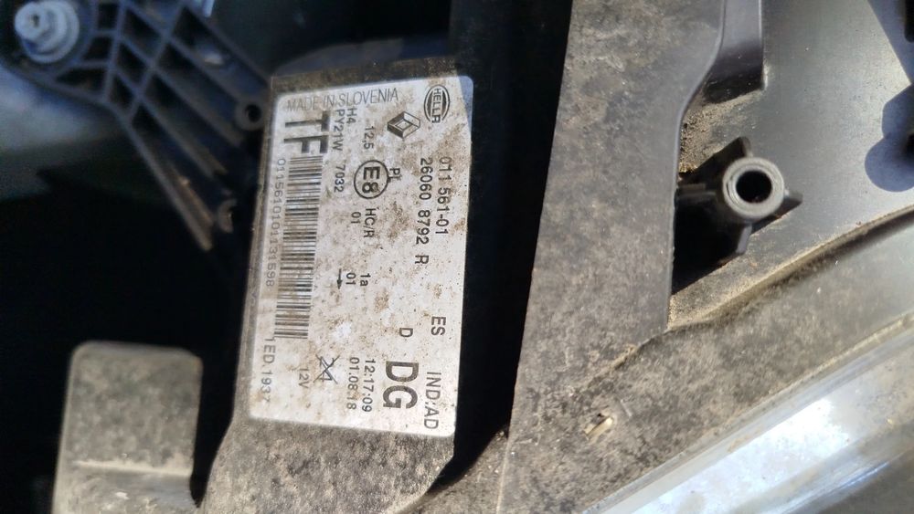 Ótica / farol esquerda RENAULT Twingo III (BCM_)