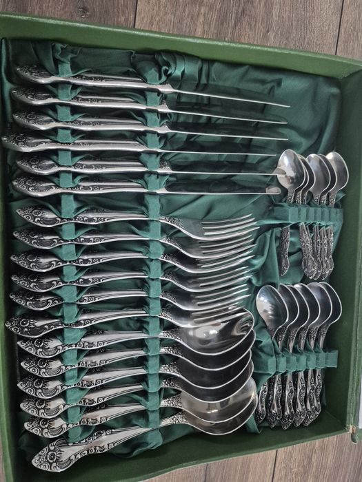 Sztućce stare zdobione