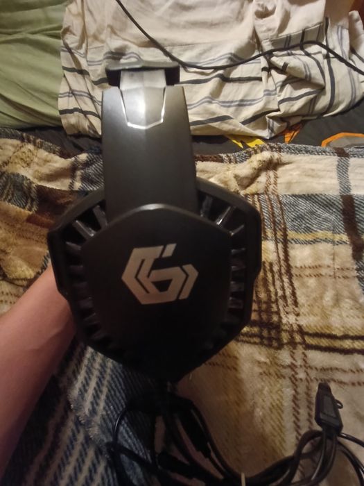 Черный наушники, проводные 190 см провод,2 разъема подключеные