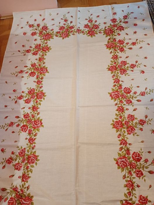 Duży obrus PRL z różami 140x240 cm