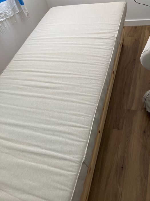 Camas empilháveis e respetivos colchões duas unidades ikea