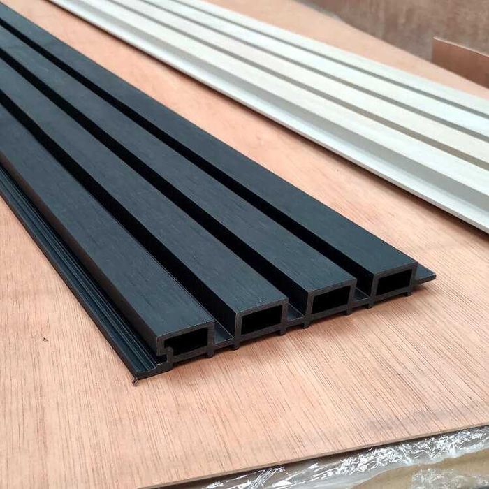 Deska Kompozytowa Lamelowa Elewacyjna Antracyt – dł. 2,9 m