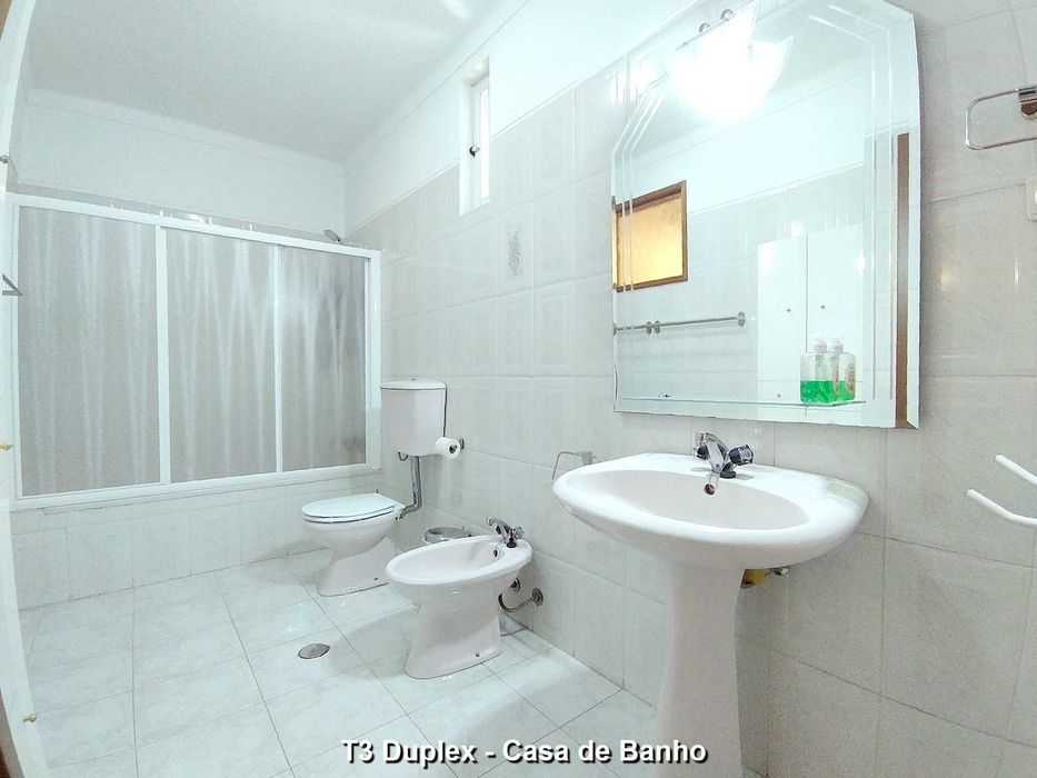 T3 dúplex, bom estado, bem arrendado, a 3 min da ponte metálica.