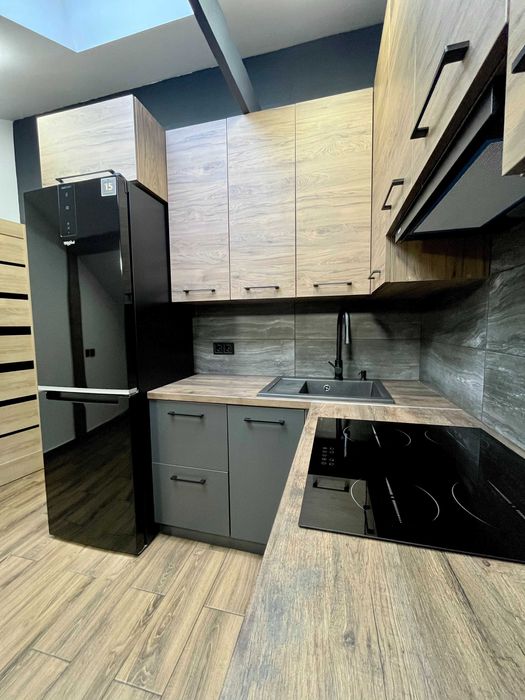 Квартира в центрі з сучасним ремонтом та функцією чотирикімнатної