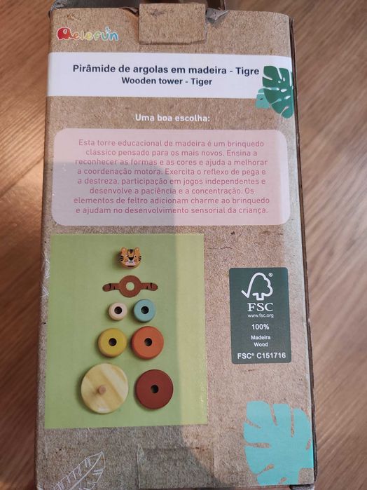 Pirâmide de argolas em madeira