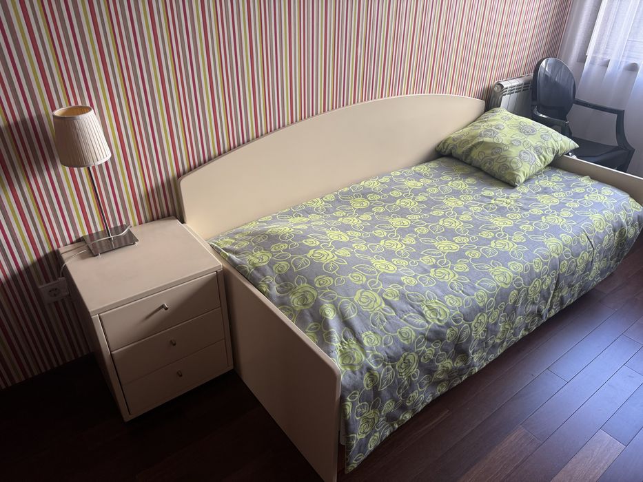 Cama duplo gavetao e mesa cabeceira