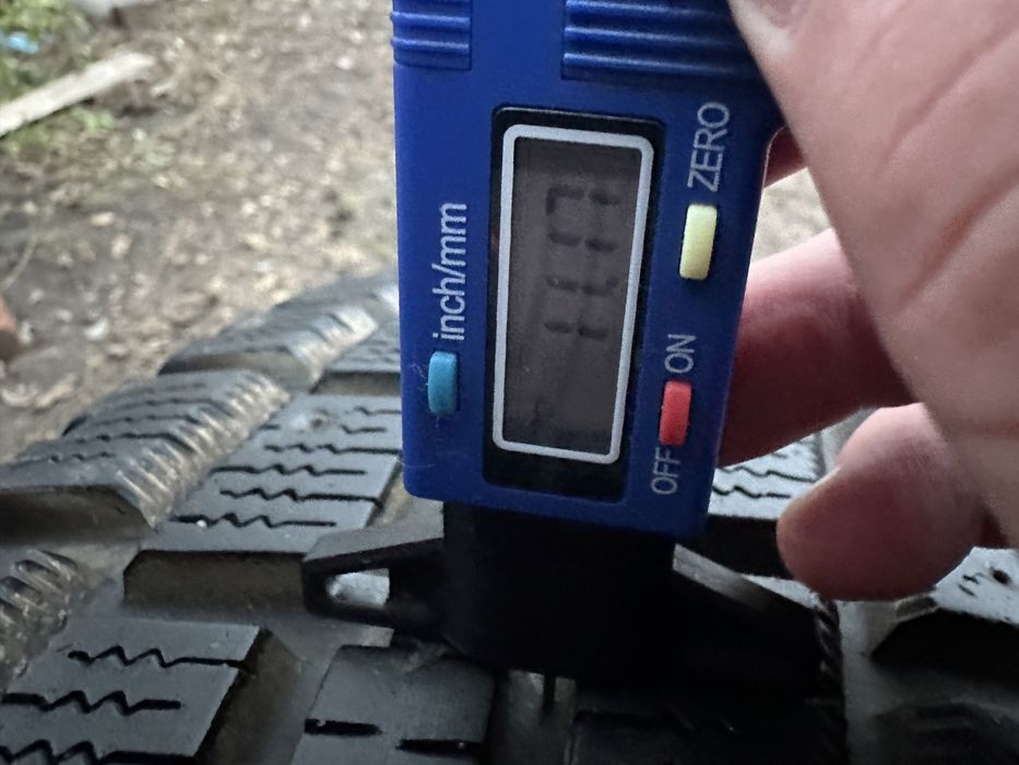 Шини зима болото 215/70 R16 резина майже нова