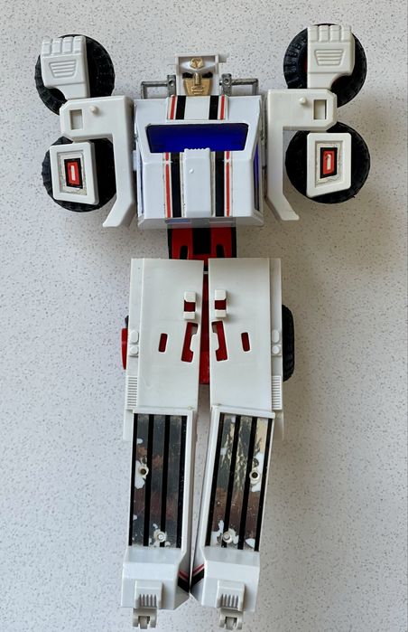 Transformers KO Motorized Robot Mega Motobot Al-Terrain Trekker de 1984, produzido pela MC Toy Works.