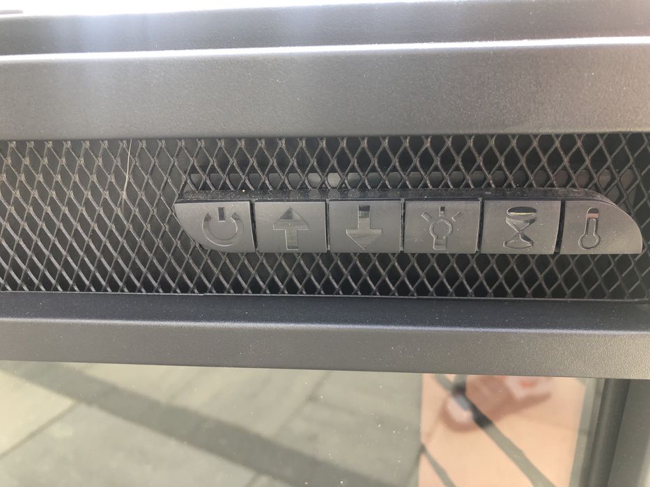 Kominek elektryczny z funkcja grzania pilot