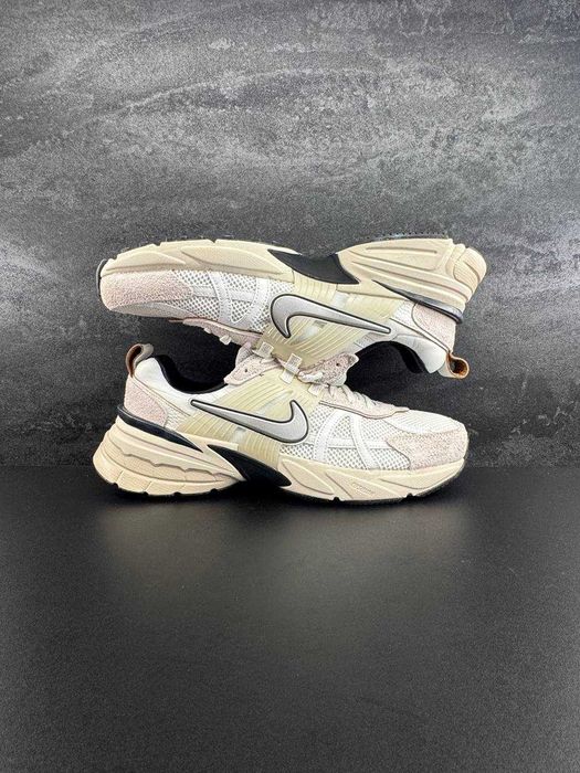 Кросівки Nike W V2K Run FN6703-100 (45.5)
