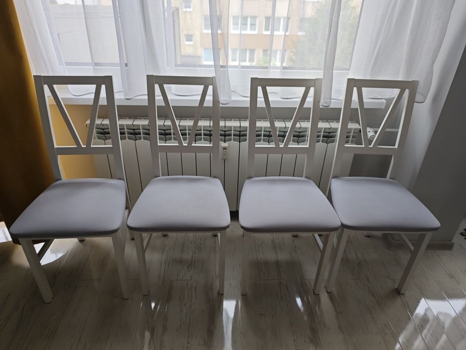 4 krzesła do jadalni salonu