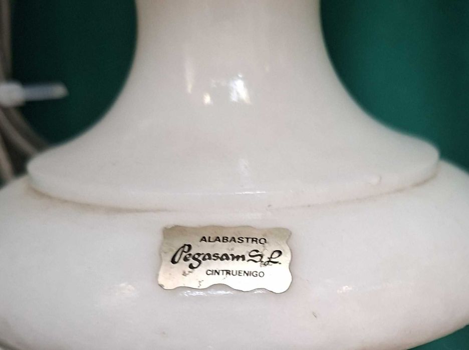 Belíssimo Candeeiro Pegasam em Alabastro, anos 70, Spain