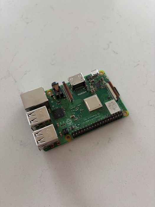 Raspberry Pi 3b com caixa e carregador originais