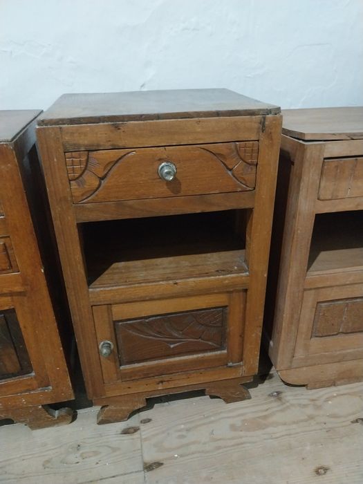 Mesas de cabeceira antigas