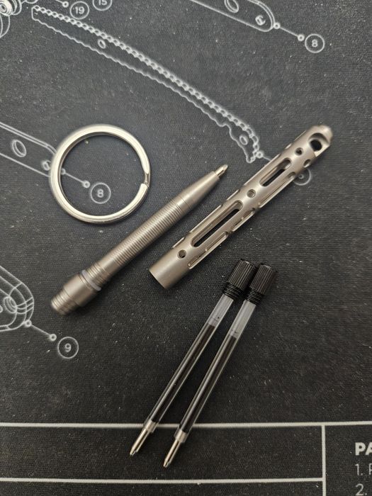 Аксесуари з титану, карабіни, ручки, мультитули