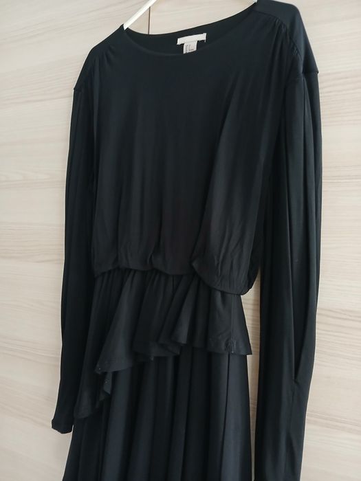 Czarna elegancka sukienka H&M