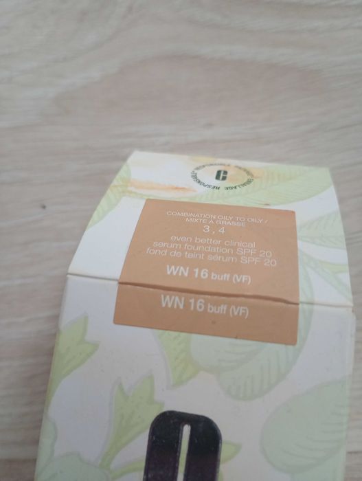 Podkład serum fundation spf 20 clinical za pół ceny.