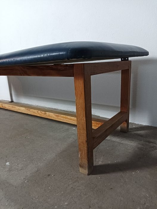 Cama maca de fisioterapia antiga