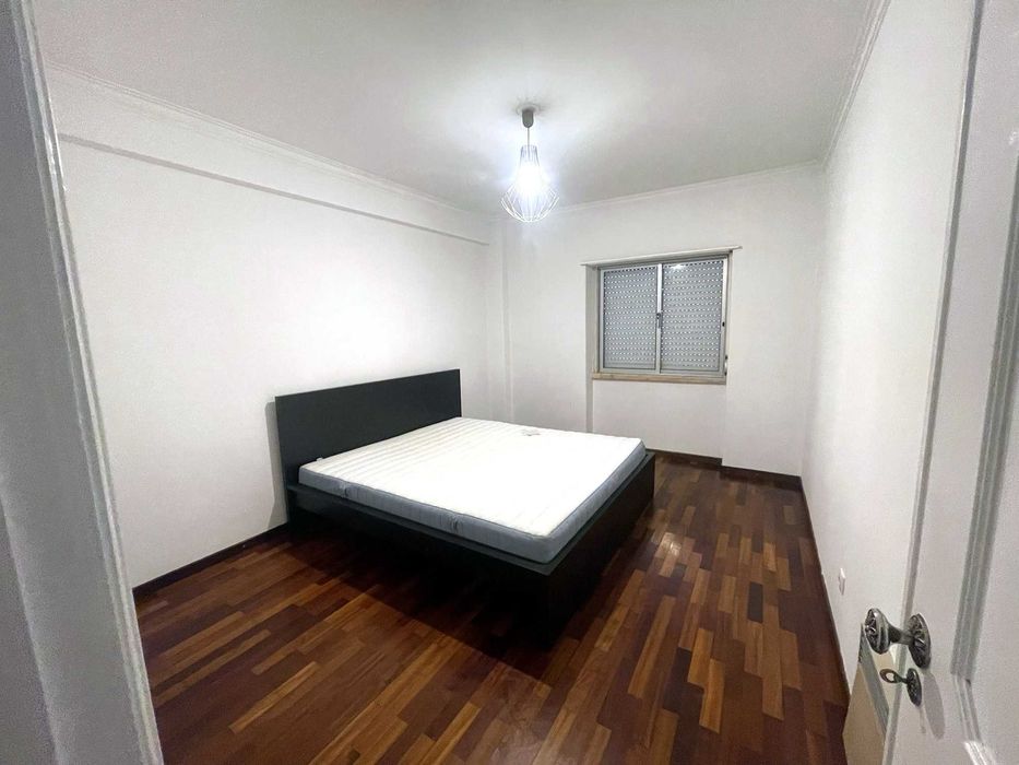 Quarto de casal em casa renovada Odivelas - tudo incluído