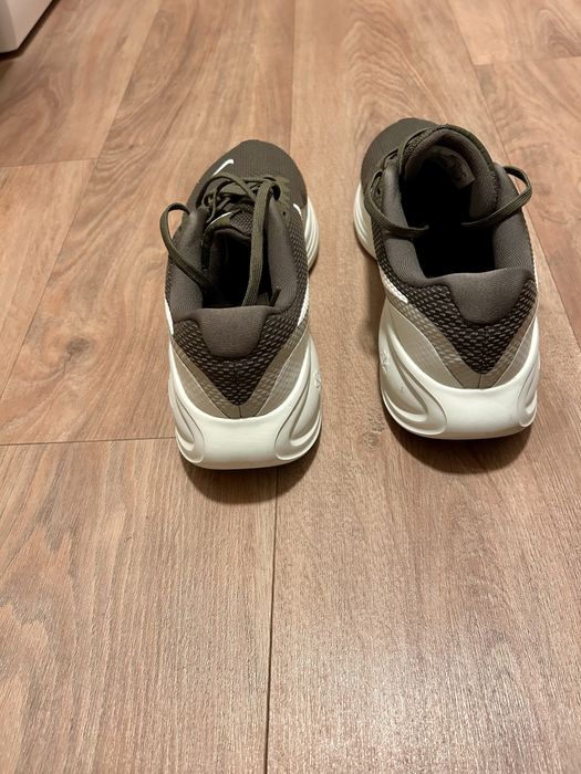 Nike Revolution 8