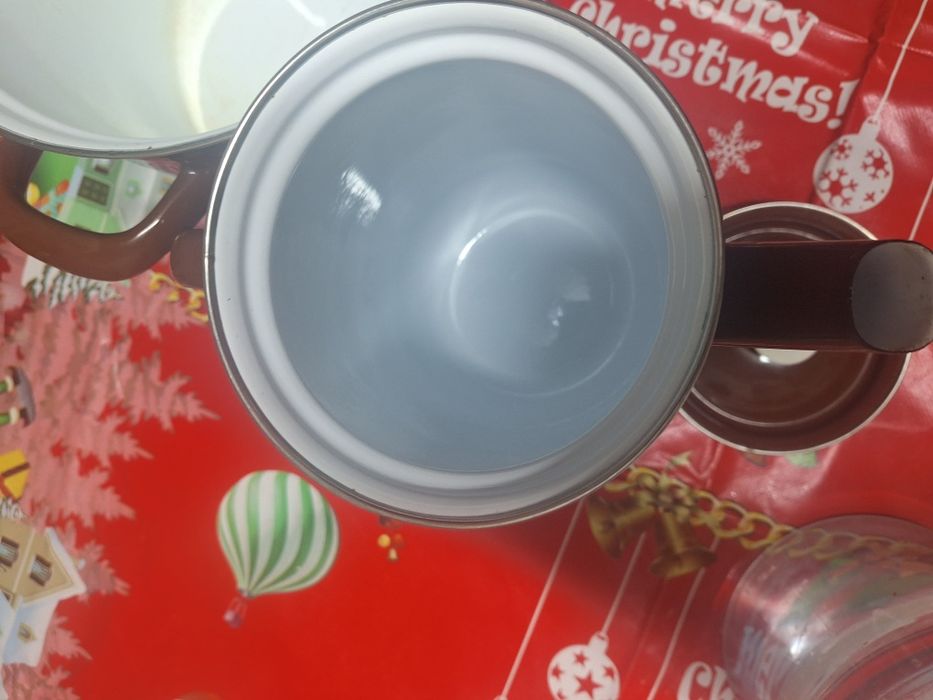 Cafeteira e Panela em esmalte castanha