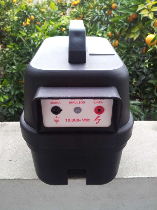 Pastor para cercas elétricas a bom preço a 12 volts. Novo.