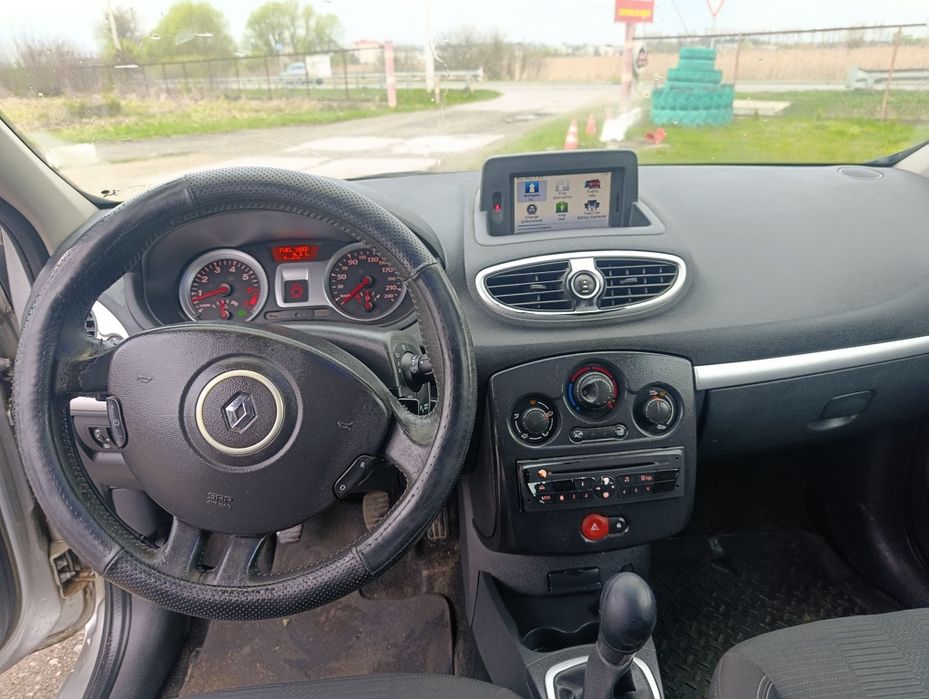 Продам renault clio гарний стан обслужена