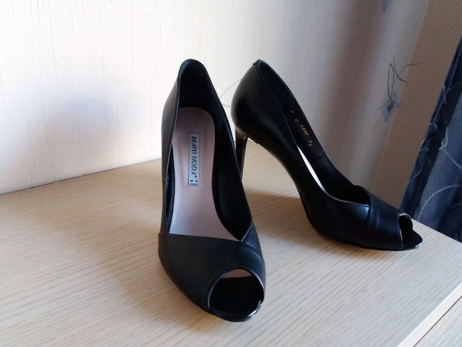 Кожаные Bravo Moda туфли туфлі босоніжки Нові. На 39 р.