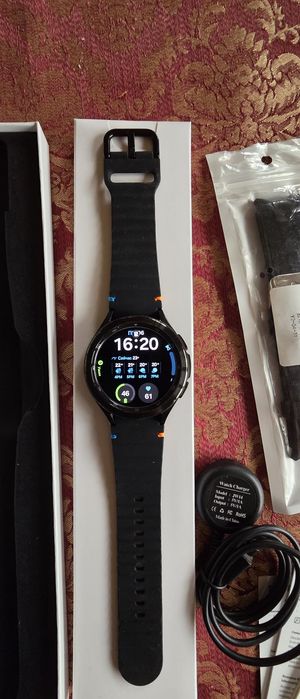 Продам годовалые Samsung Galaxy Watch 4, 46 мм, в новом состоянии
