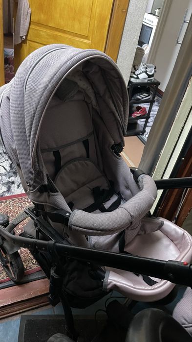 Продам детскую коляску 2 в 1