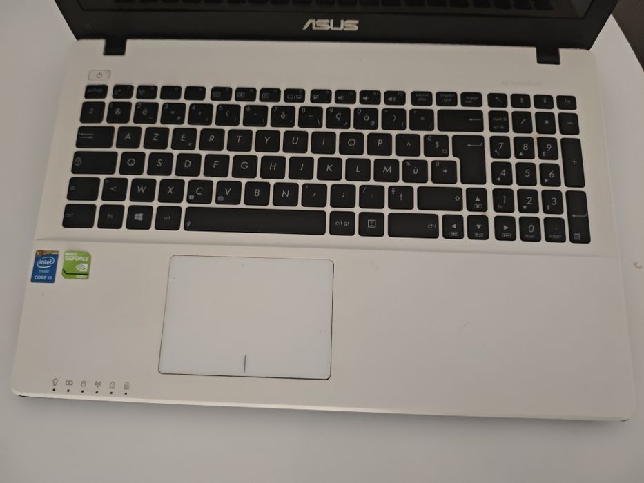 Portátil ASUS i3