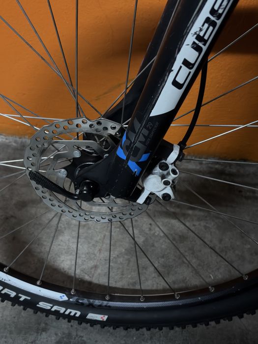 Bicicleta BTT CUBE Aim SL 29” + 2 Capacetes – Excelente Estado