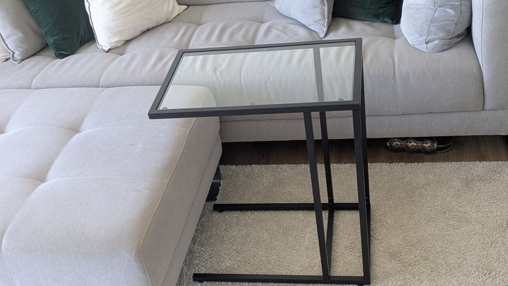 Mesa de apoio  em metal preto e vidro