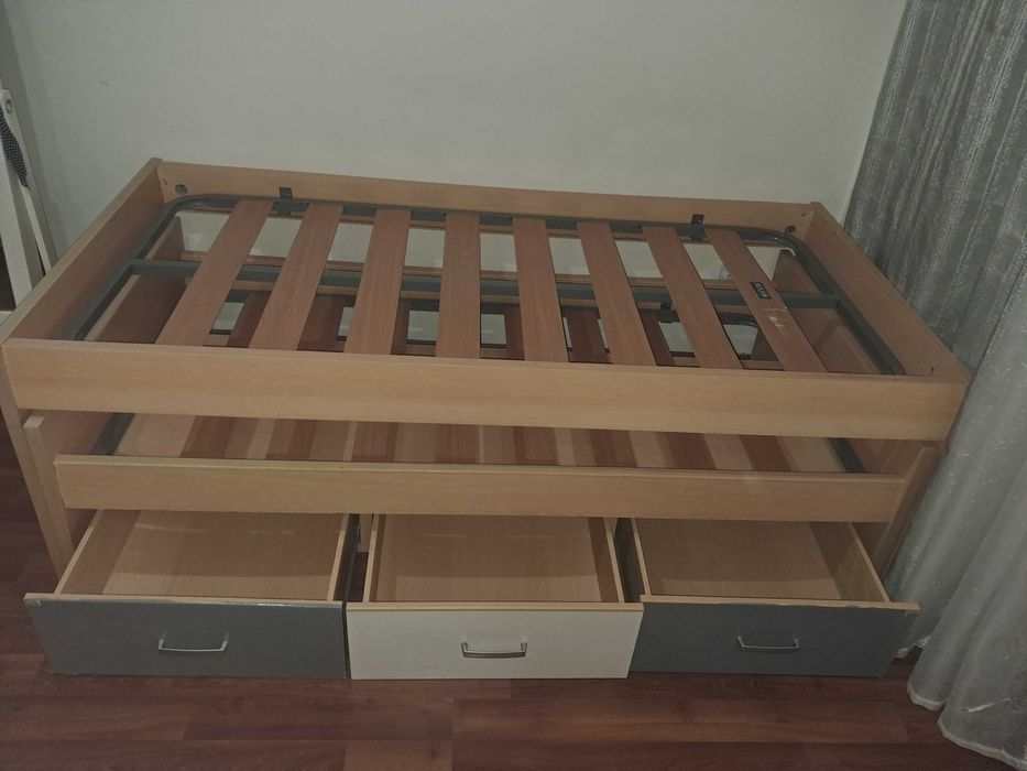 Cama dupla com gavetas
