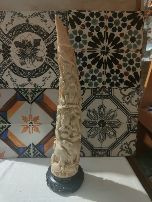 Escultura Corno Resinoso - esculpido