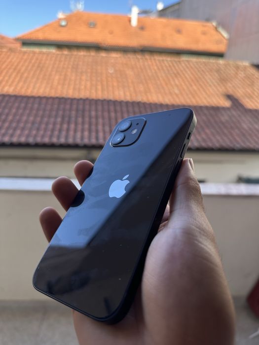 •I phone 12 com caixa•