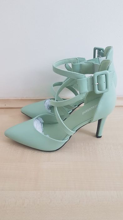 Eleganckie miętowe szpilki