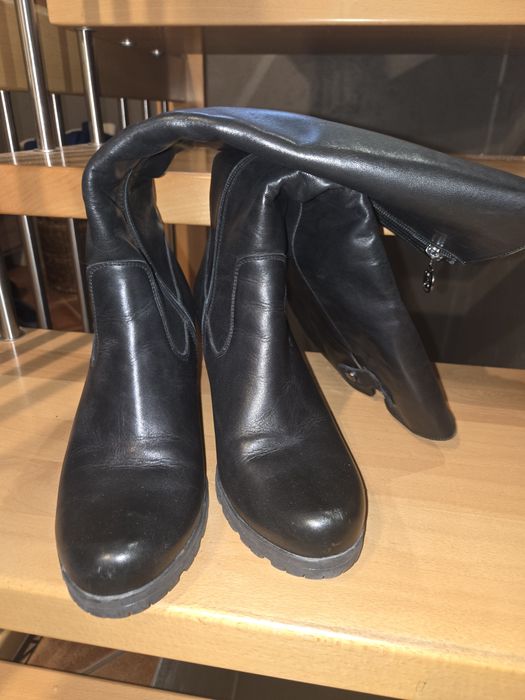 Nowe skórzane kozaki 39