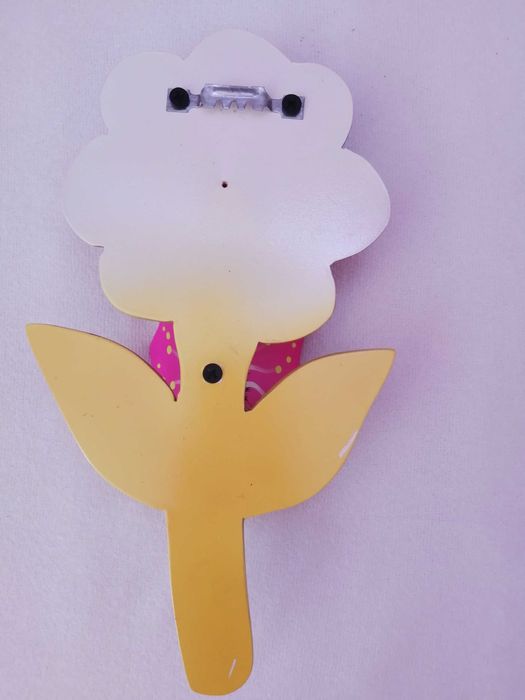 Decoração de parede (flor com borboleta) infantil