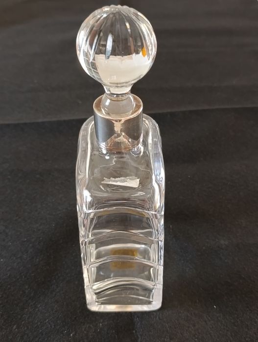 Garrafa de cristal com gargalo em prata de Leitão & Irmão 1. titulo