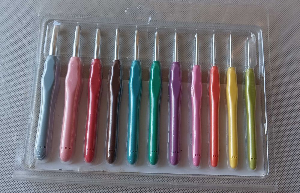 Conjunto de 11 agulhas de croché Easy Touch da marca Hobbii.