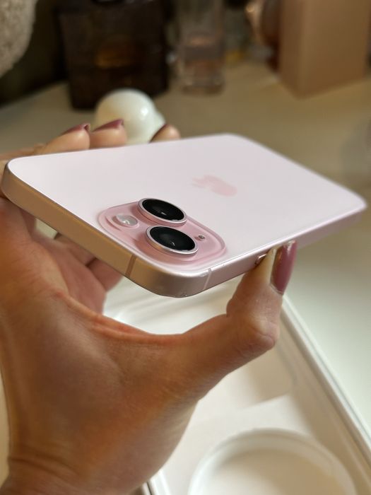 Iphone 15 różowy 89 % baterii