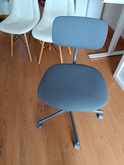 Cadeira giratória cinza IKEA