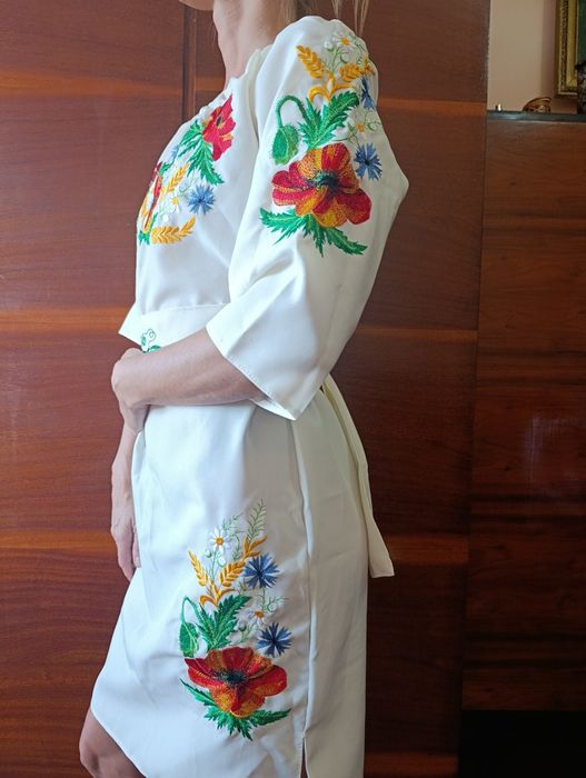 Вишита біла літня сукня