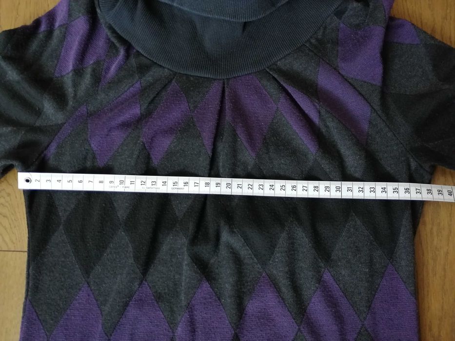 Długi sweter-sukienka z golfem