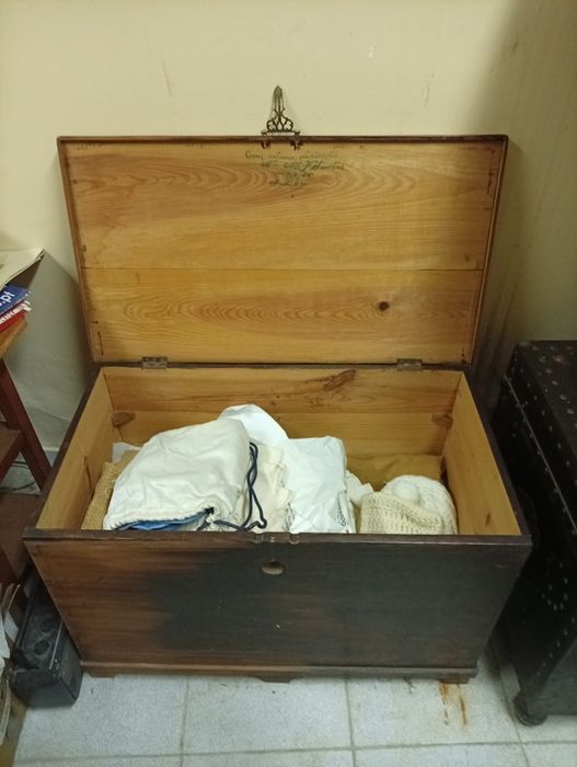 Arca em madeira para arrumação
