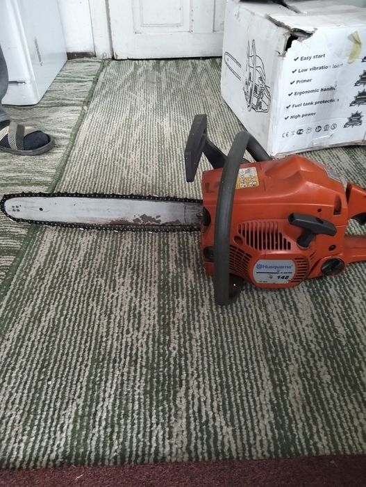 Продам бензопилку б/в. 5000грн