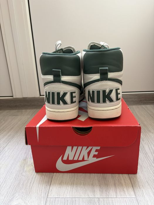 Продаю кросівки Nike розмір 42(26,5см)